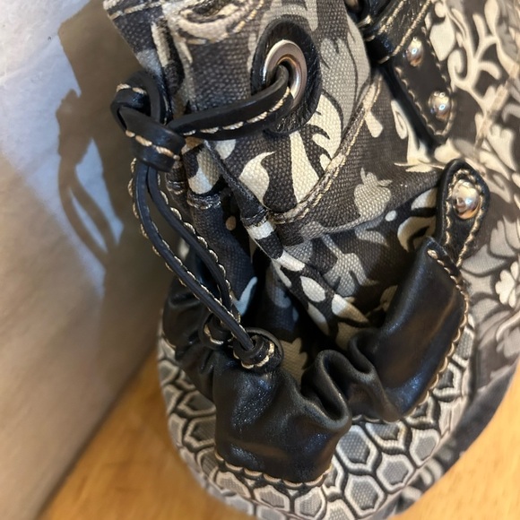 Fossil Chic Black and Cream Floral Shoulder Bag - Picture 5 of 16